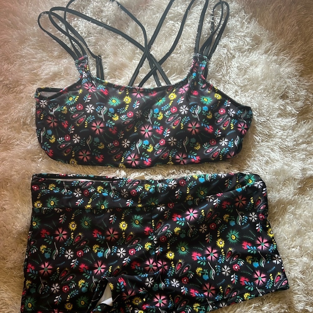 NWOT 3 piece swim set. Floral swim shorts/top with tank overlay XXL